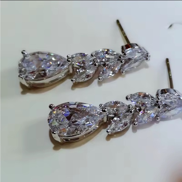 Zircon Bride Color Silver Leaf Drop Earrings - Picture 5 of 5